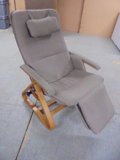 Like New Retro Style Zero Gravity Upholstered Chair