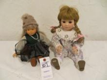 2 Sitting mini dolls