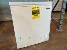 Magic Chef 5.0 cu. ft. Chest Freezer*COLD*PREVIOUSLY INSTALLED*DAMAGE*