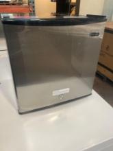 Whynter 1.1 cu. ft. Energy Star Upright Freezer*COLD*PREVIOUSLY INSTALLED*