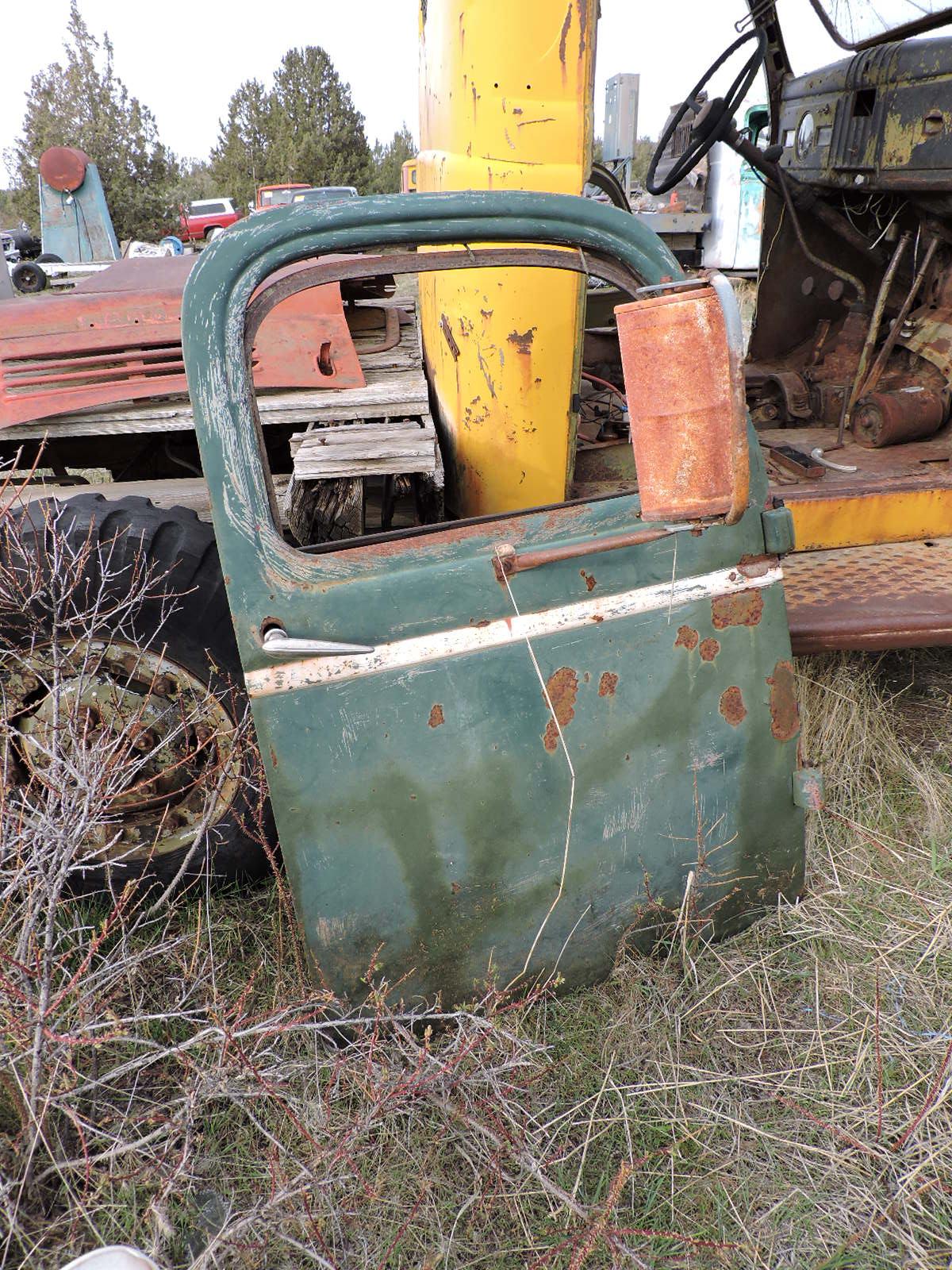 Dodge Power Wagon Cab & Chassis / Lot of Spare Parts Included
