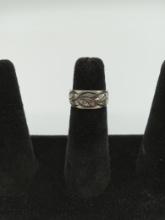 14K Silver Ring w Small Diamond Chips