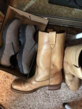 Pair of mens boots/shoes size 10