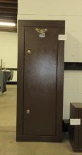 HOMAK Security locking metal gun cabinet w/keys
