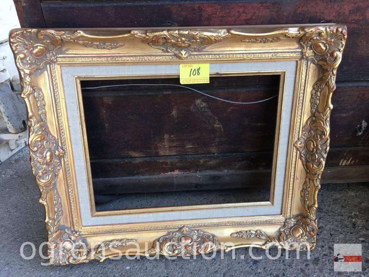 Frame - Ornate picture frame, golden