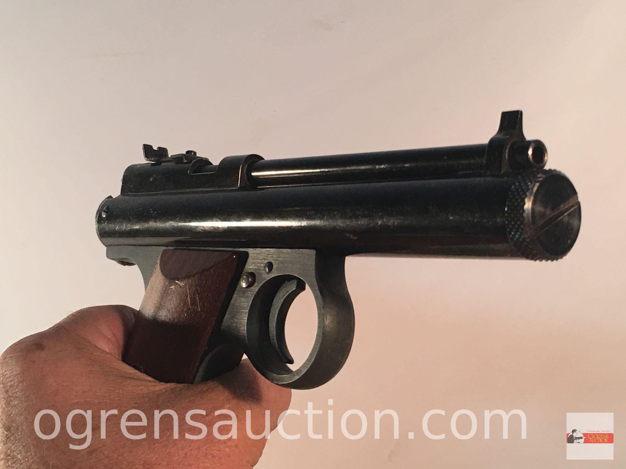 Benjamin CO2 gas pistol, 4 cartridges, orig. box