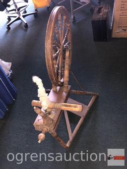 Vintage spinning wheel, needs some TLC