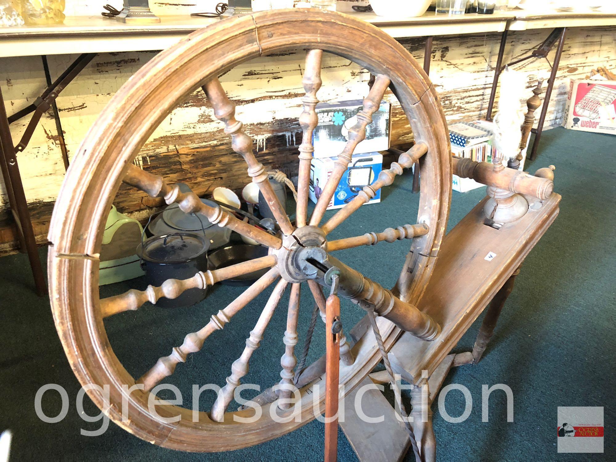 Vintage spinning wheel, needs some TLC