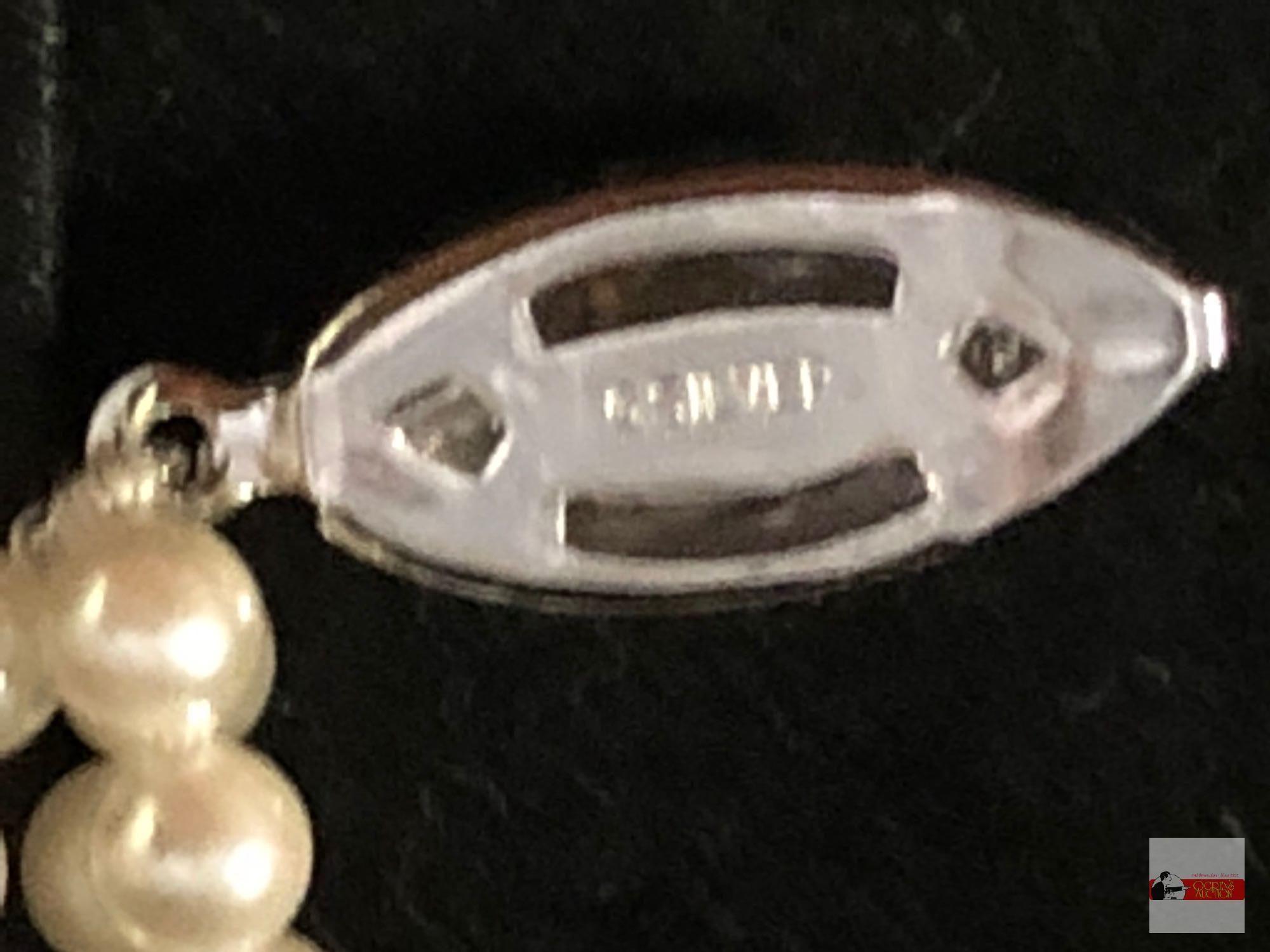 Jewelry - Bracelet - triple strand pearl bracelet w/ G silver lobster