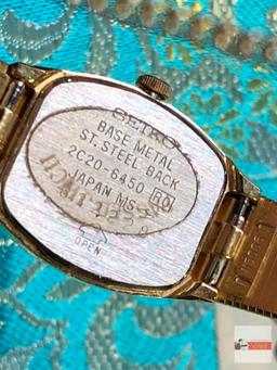 Jewelry - vintage Seiko women's wrist watch