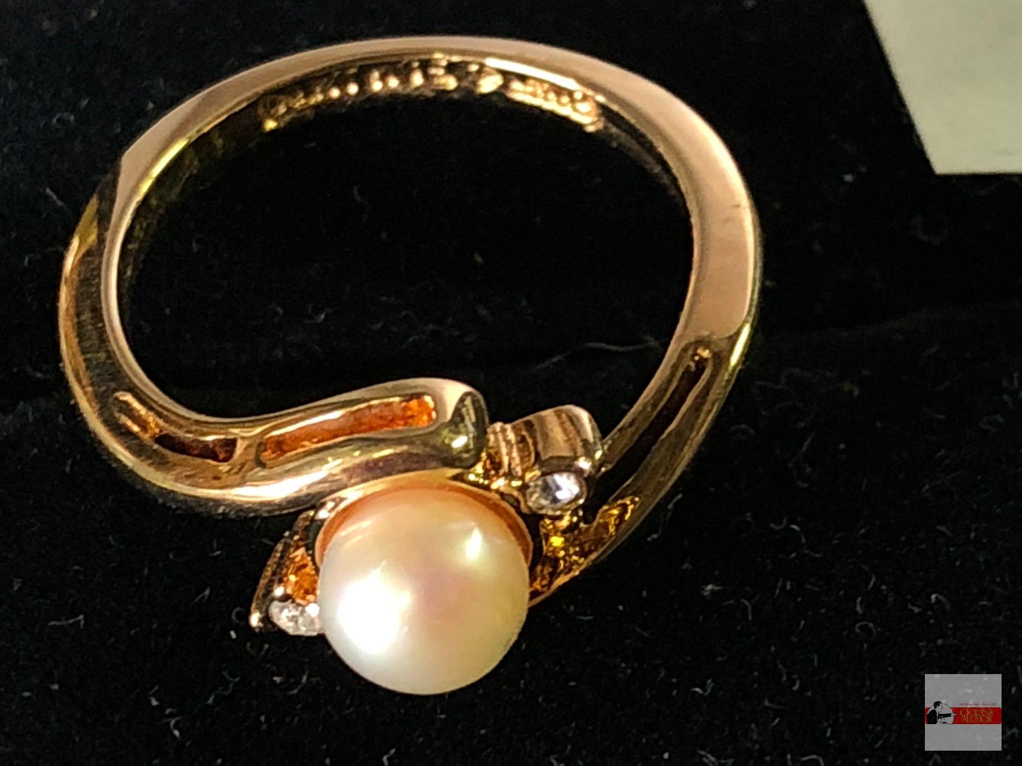 Jewelry - Ring - triple cluster pearls with clear stone center