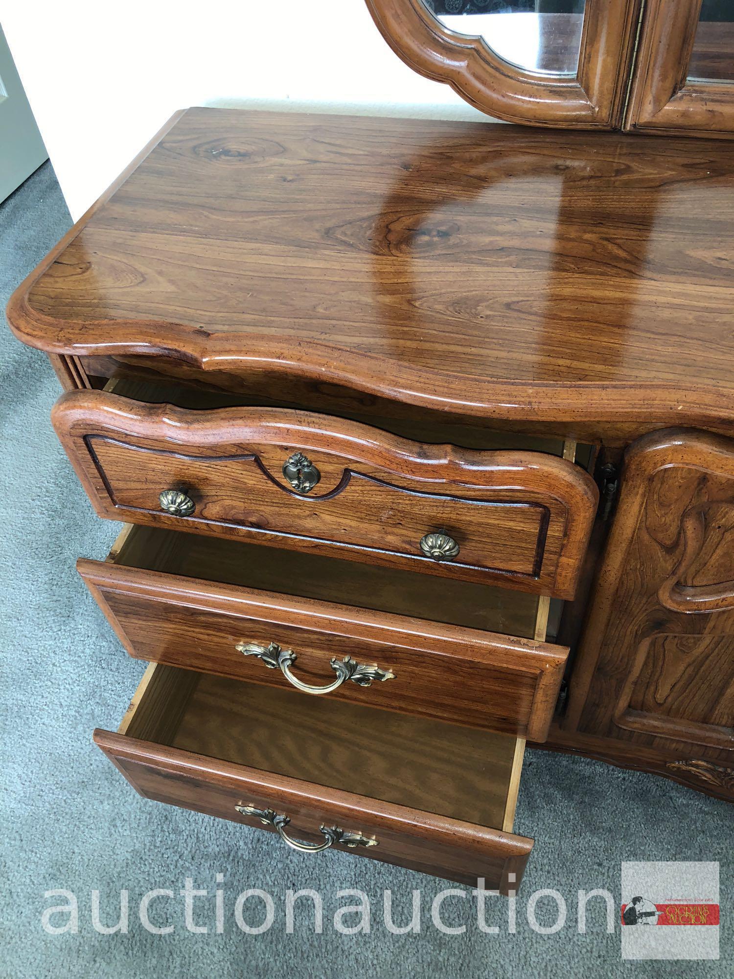 Furniture - Triple dresser, 9 drawers, triple dresser mirror, 65"wx72"hx17"d