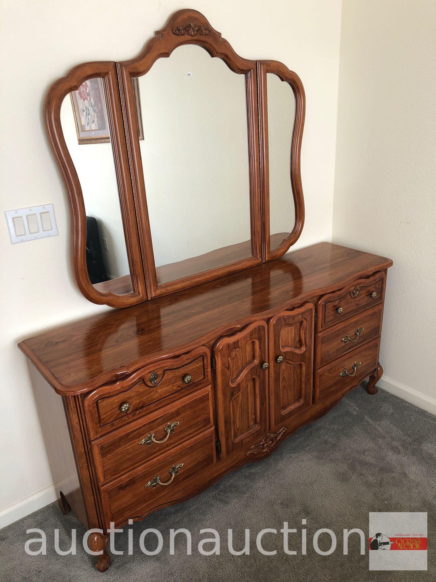 Furniture - Triple dresser, 9 drawers, triple dresser mirror, 65"wx72"hx17"d