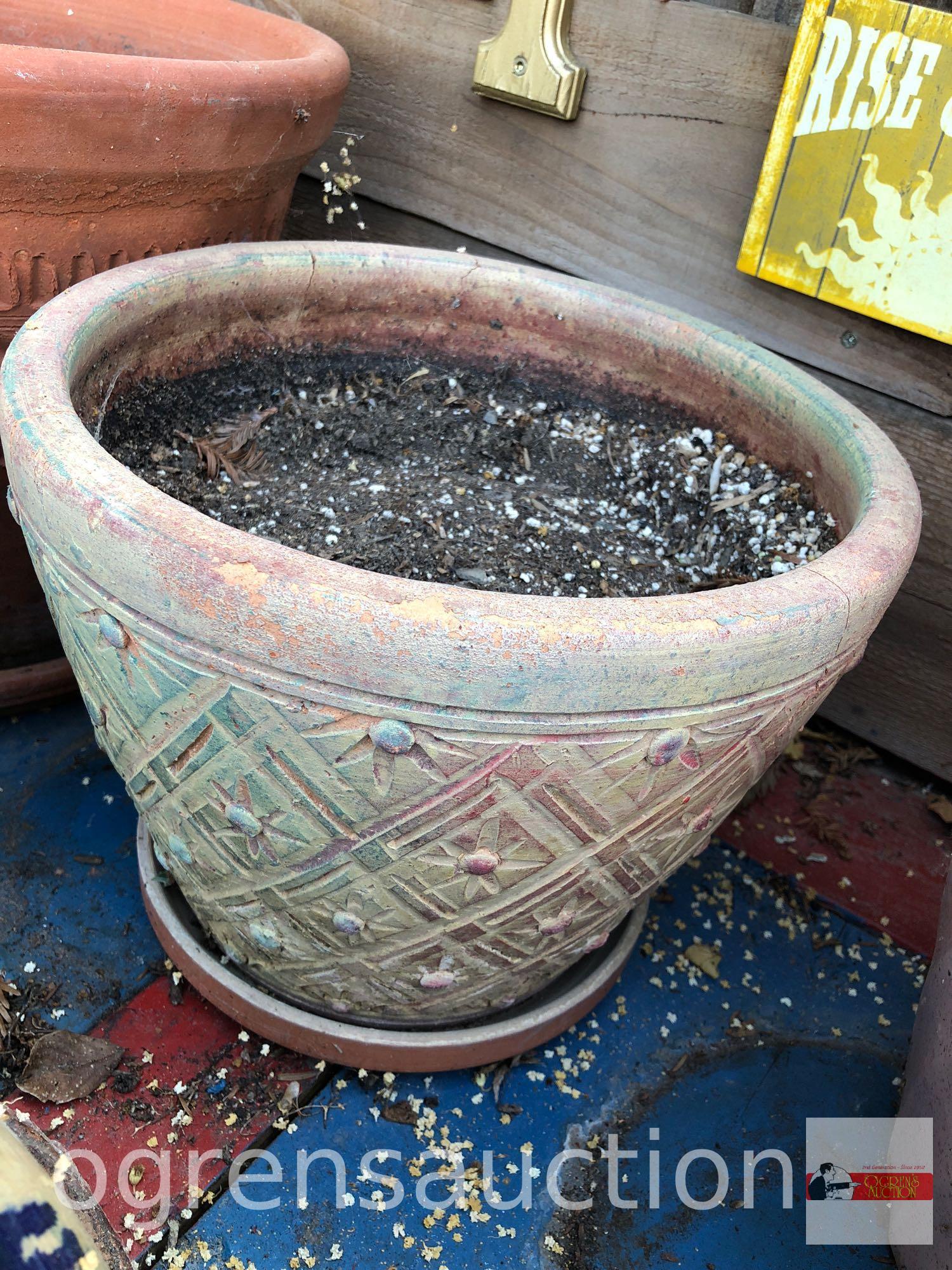 Yard & Garden - 6 lg. planter pots, 3 as is