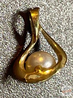 Jewelry - Pendant, pearl wrapped in 14k gold
