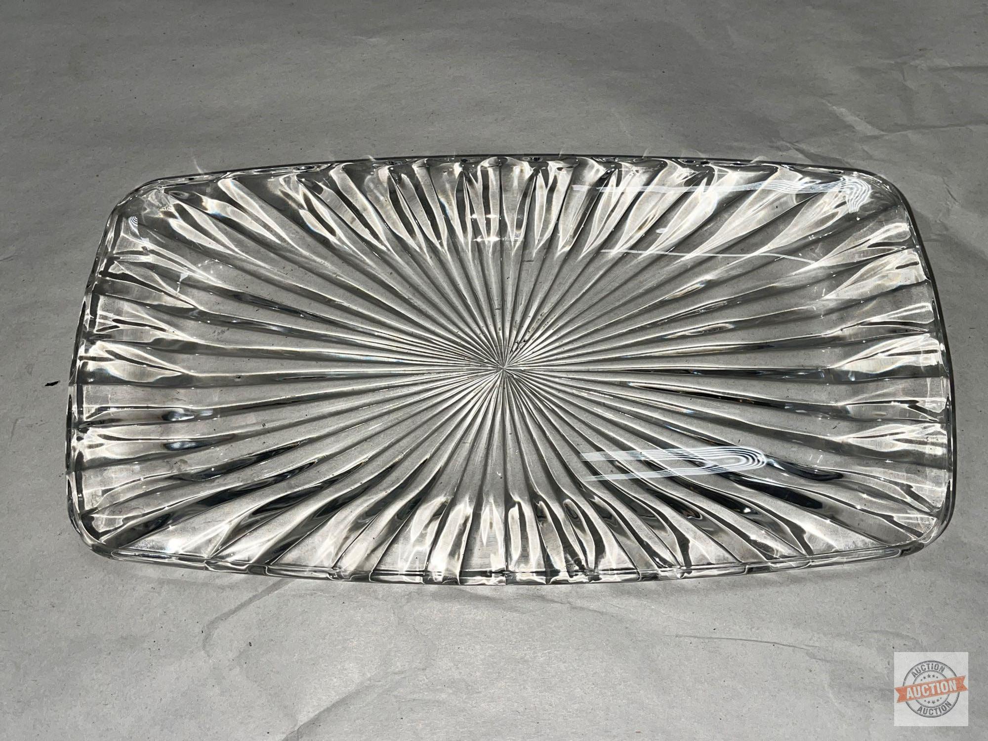 Glassware / Dish ware - 5 clear glass platters, 2 round, 3 rectangular