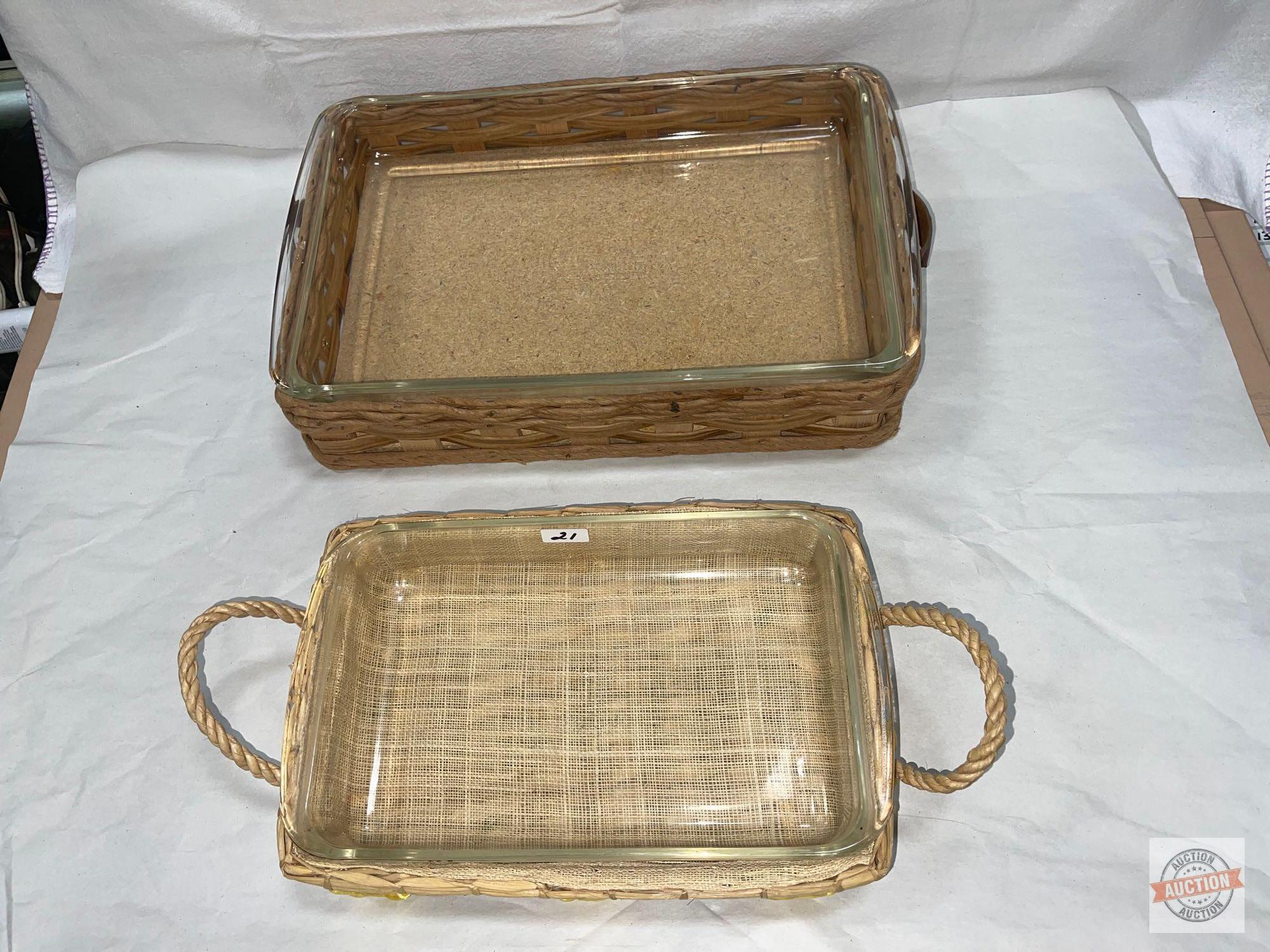 Bakeware - 2 Pyrex rectangular baking dishes w/cozys, 6x10 and 9x13