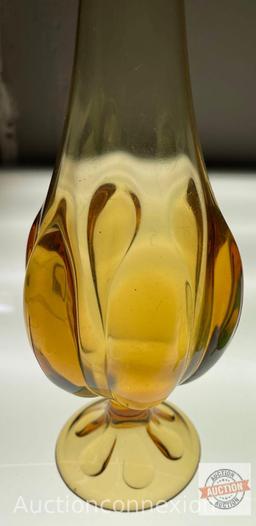 2 Art glass vases
