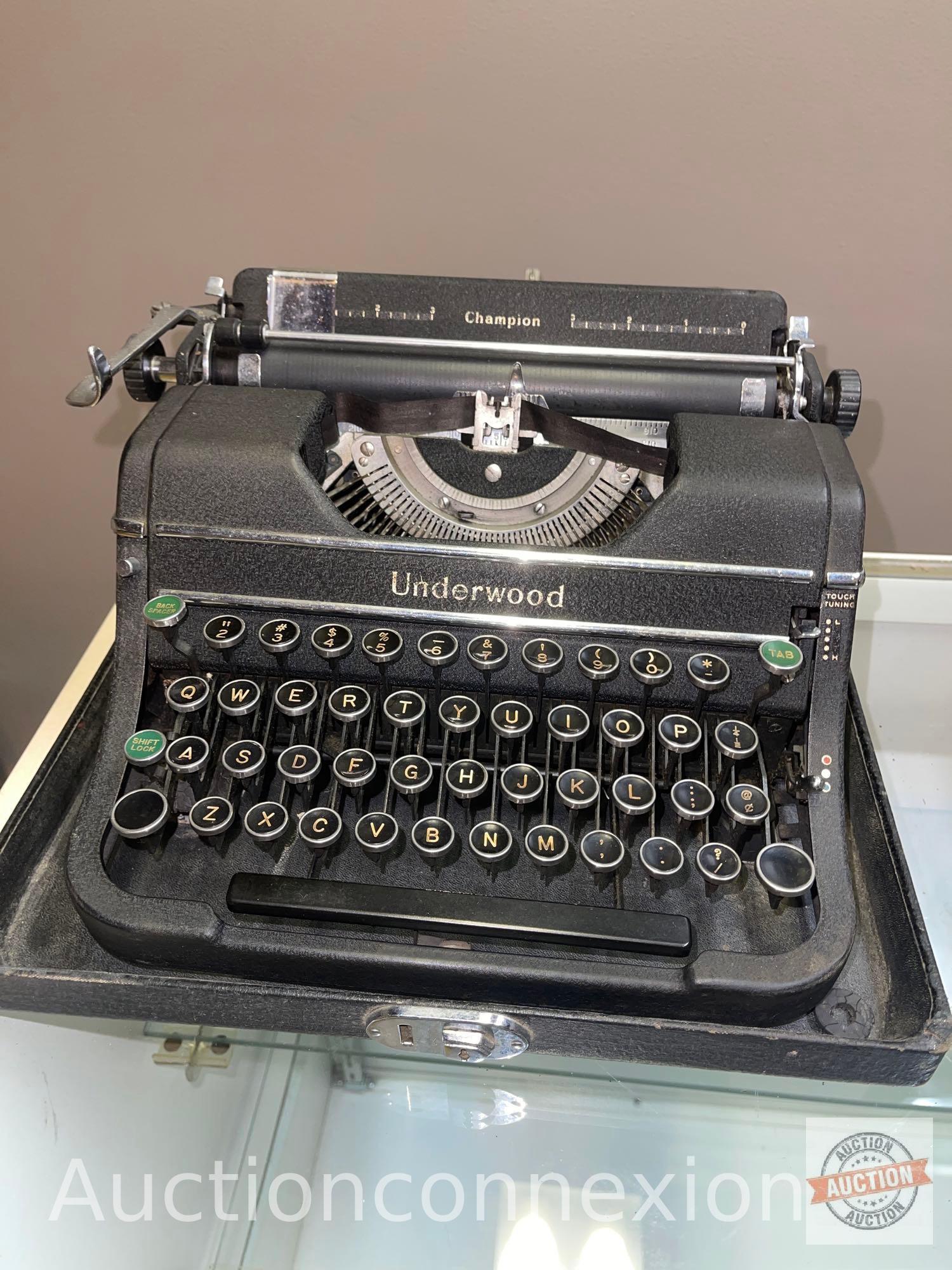 Typewriter - Underwood vintage manual typewriter
