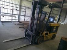 DAEWOO BC255 5K LB ELECT FORK LIFT W/ CHARGER