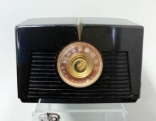 RCA Victor Radio - Bakelite Case, Model 8-X-541, 9"x5¼"x6"