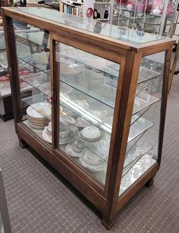 Vintage display case Morton Showcases