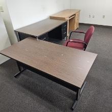 (3) desks and chair
