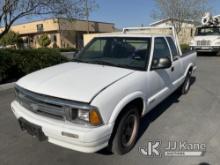 1997 Chevrolet S10 Extended-Cab Pickup Truck Runs & Moves