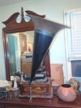 (BR3) EDISON TRIUMPH PHONOGRAPH WITH HORN, CIRCA 1898, TESTED SPINNING, IN GREAT CONDITION FOR ITS