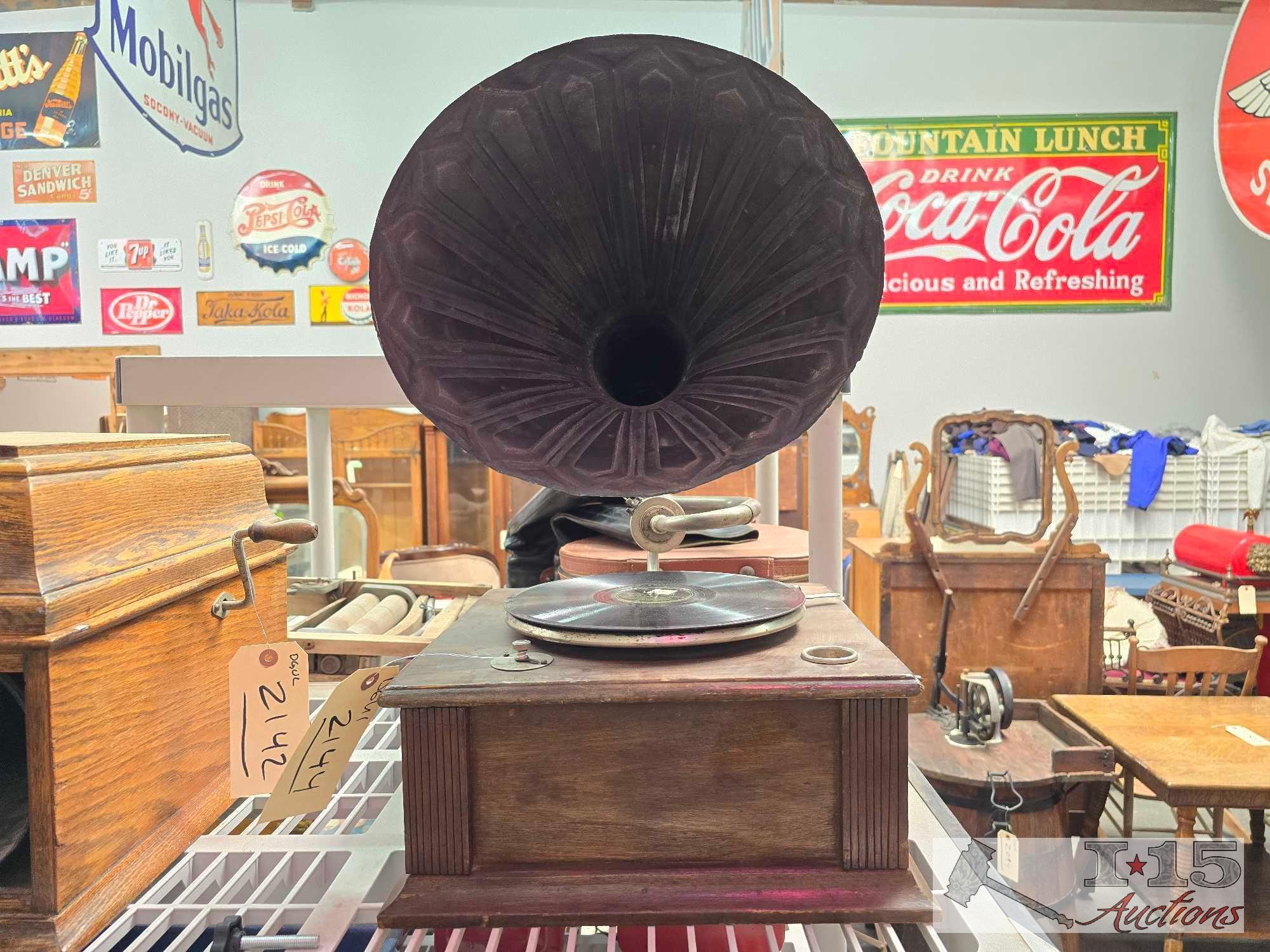 Arena Electrix Phonograph with Record