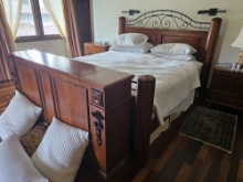 King Size Bed w Mattress, Nightstands, Dresser