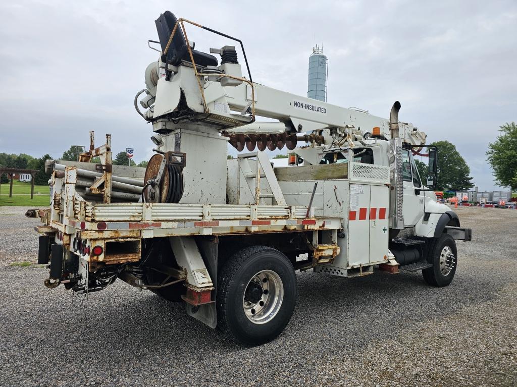 2002 International 7400 4x4 Derrick Digger Truck