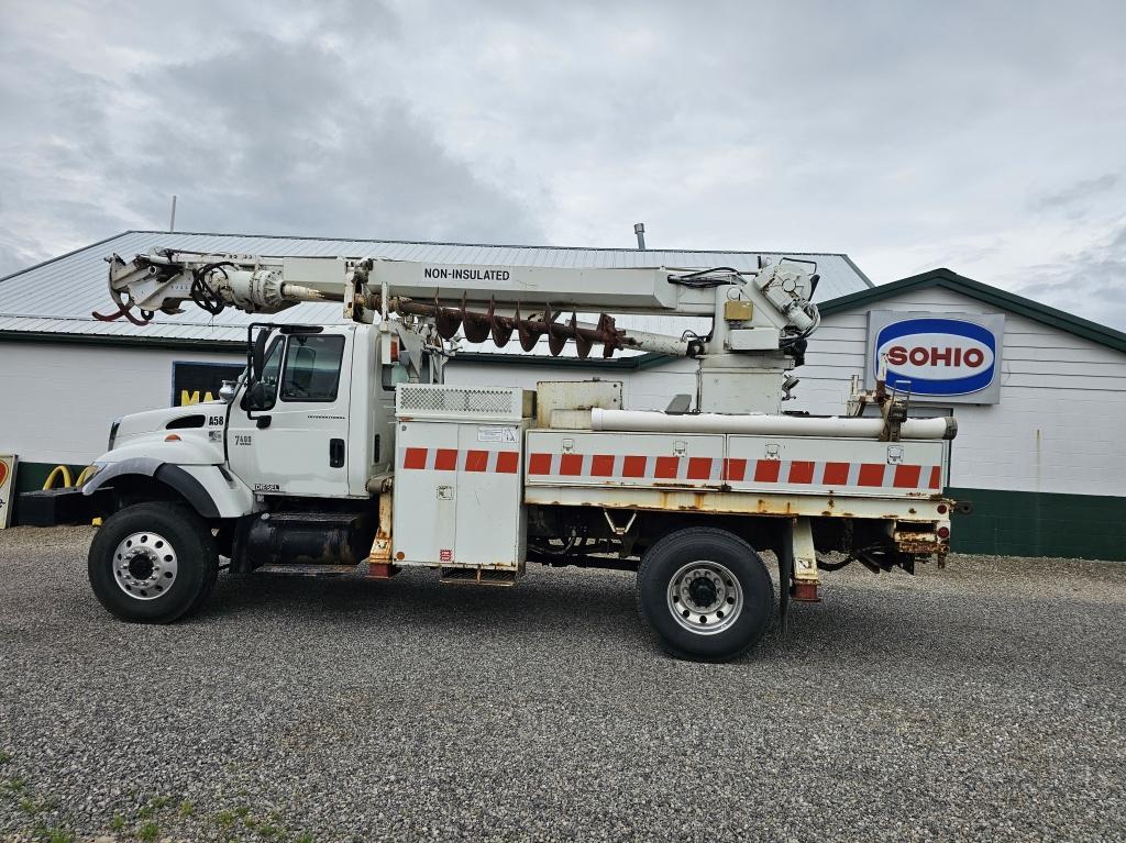 2002 International 7400 4x4 Derrick Digger Truck