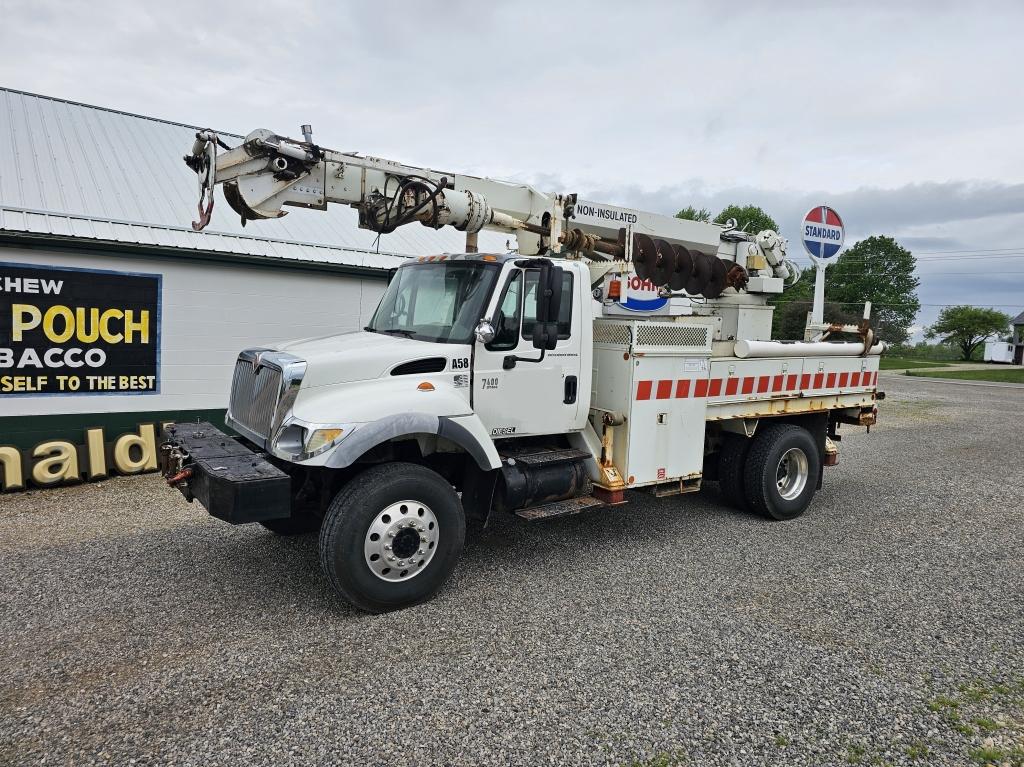 2002 International 7400 4x4 Derrick Digger Truck