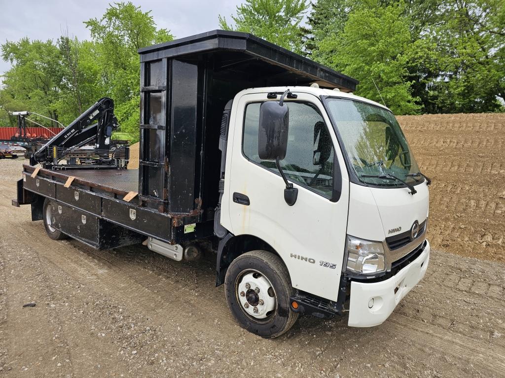 2017 Hino 195 Flatbed Crane Truck