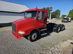 2005 Volvo VNM Daycab Semi Truck