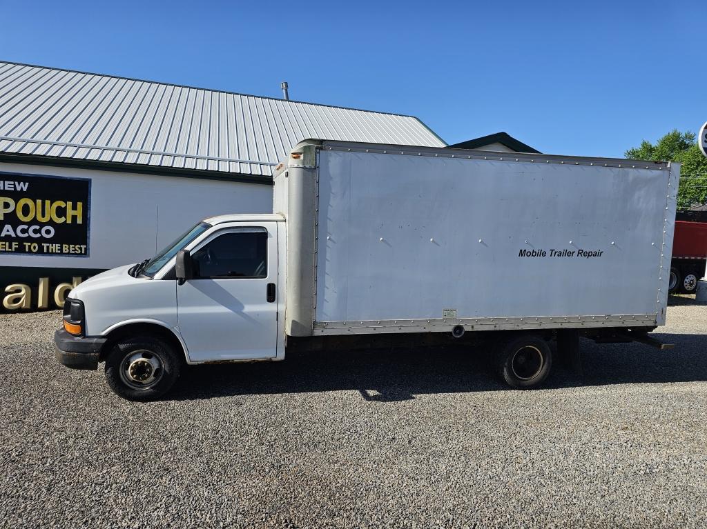 2005 GMC 3500 Box Truck