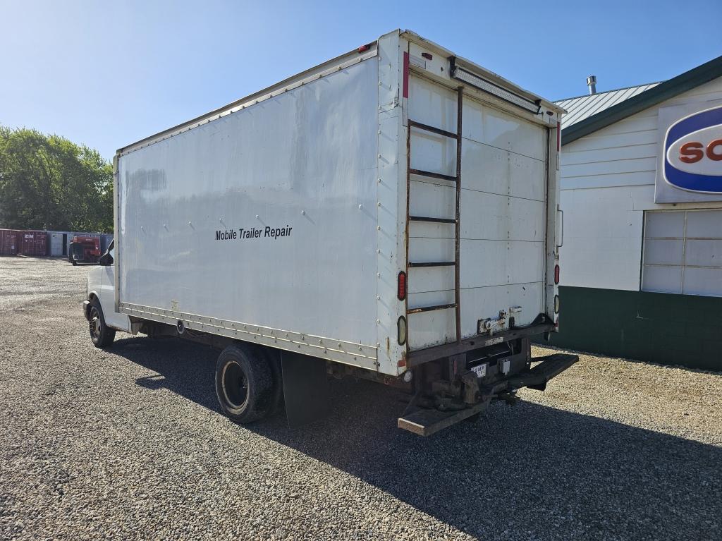 2005 GMC 3500 Box Truck