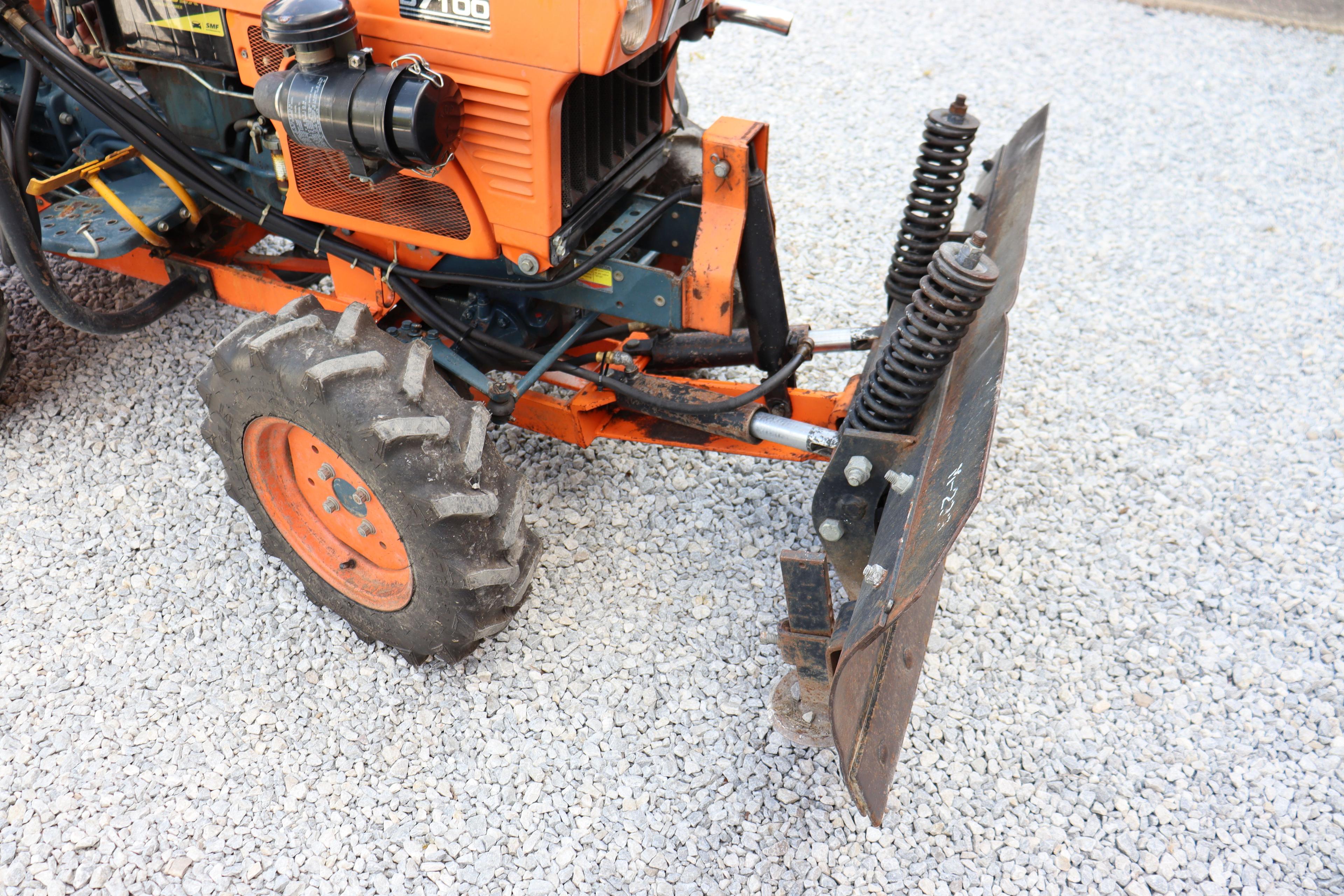 Kubota B7100 4WD tractor with rototiller & push blade, diesel, hours - 1,20