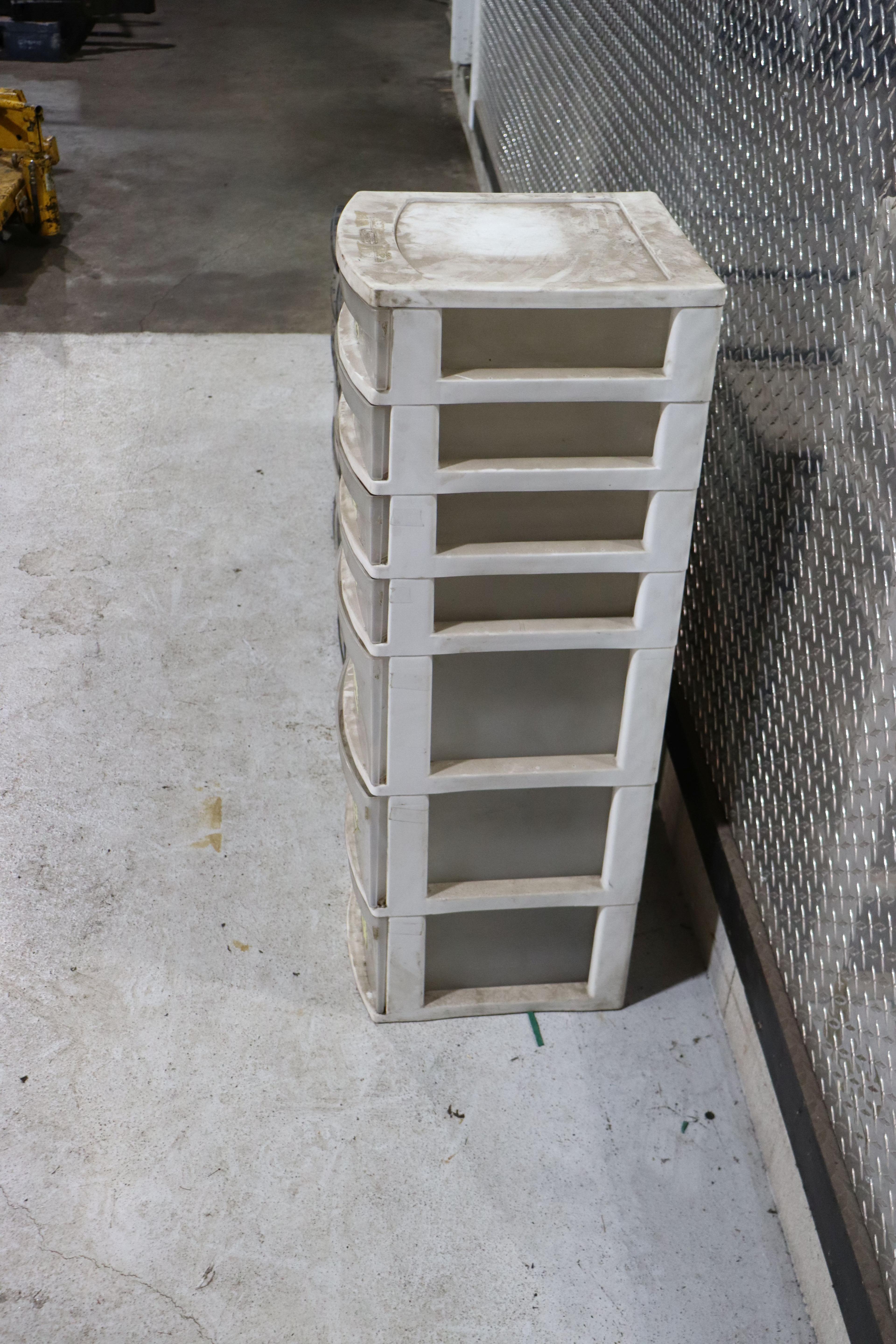 plastic organizer with plastic totes