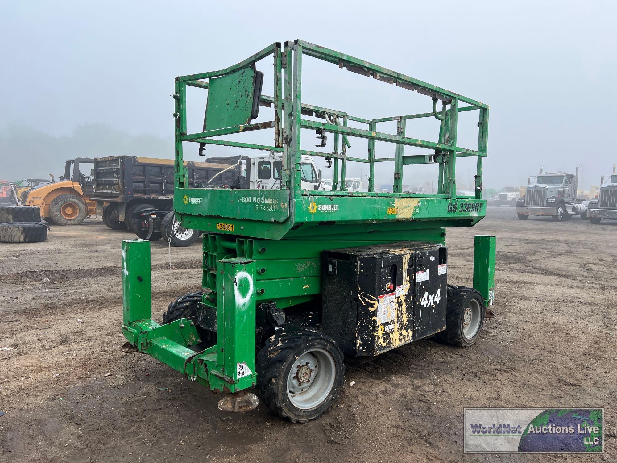 2015 GENIE GS3369RT ROUGH TERRAIN SCISSOR LIFT SN-GS69156559