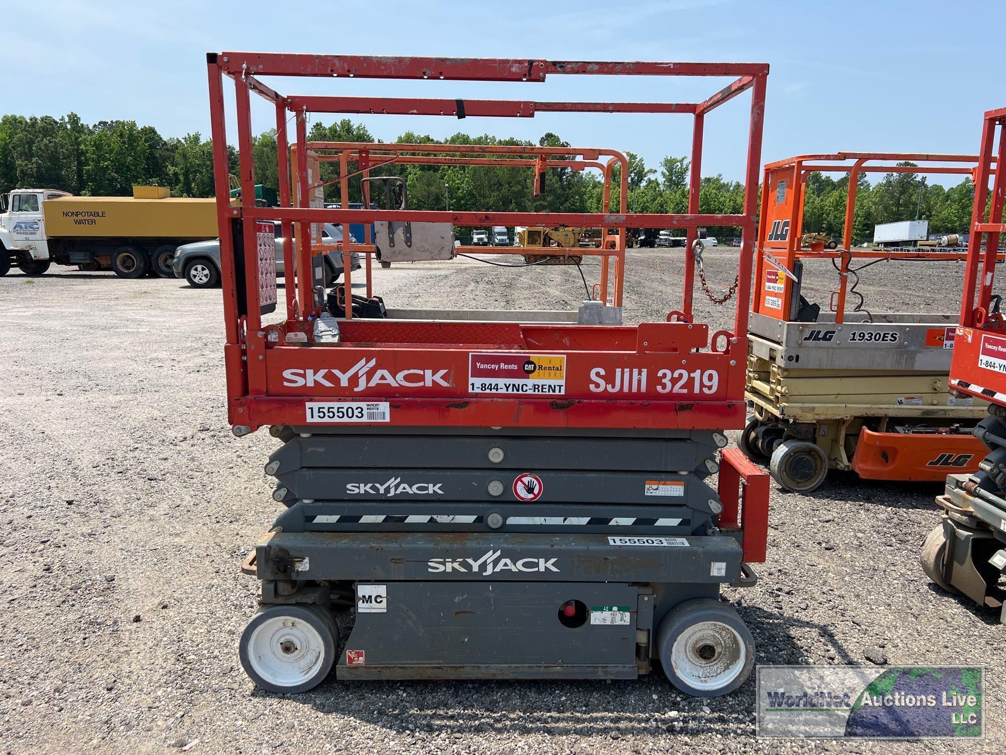 2018 SKYJACK SJlll-3219 SCISSOR LIFT SN-22131640