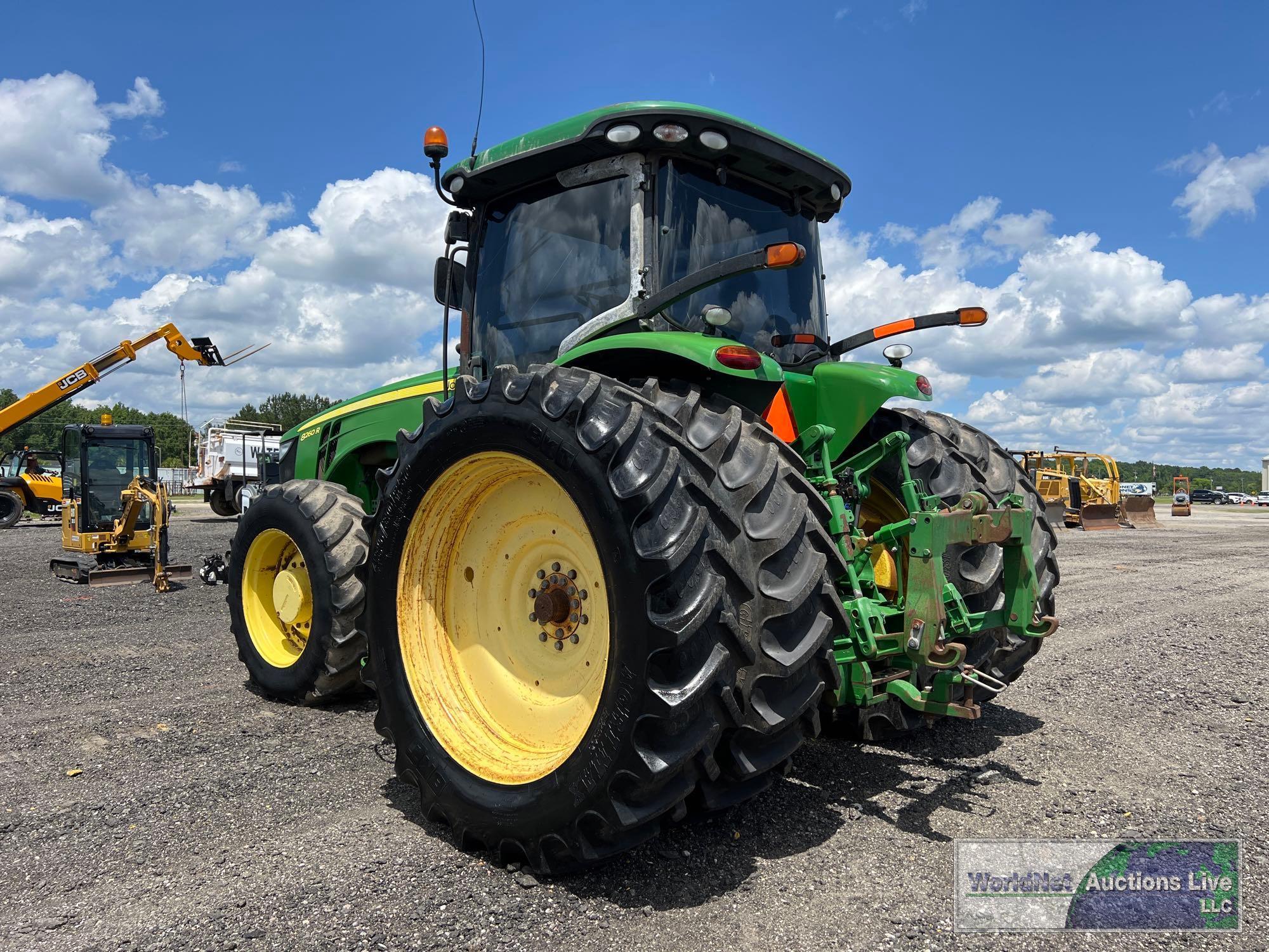 JOHN DEERE 8260R MFWD TRACTOR SN-1RW8260RHDP070480