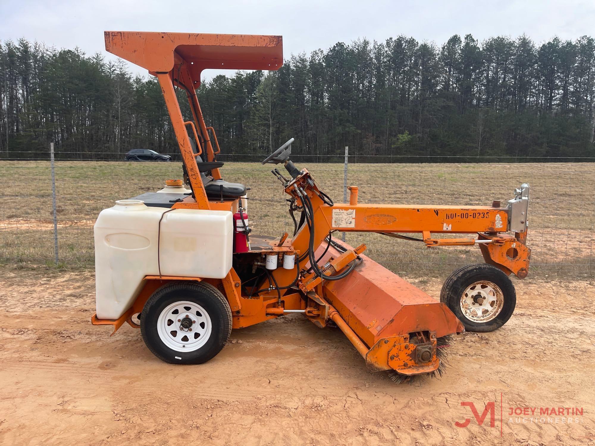 2000 LAYMOR 8HC SWEEPER