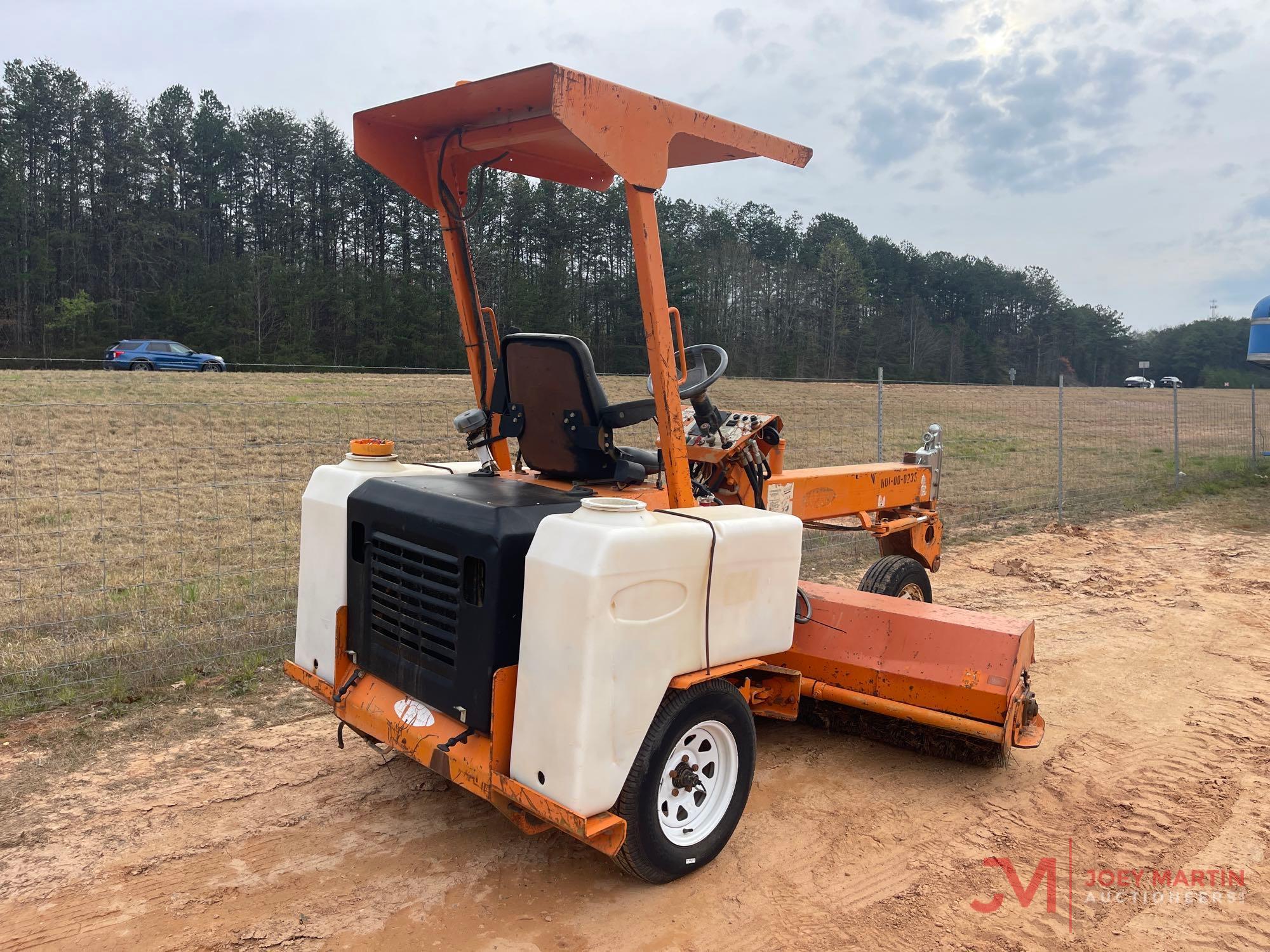 2000 LAYMOR 8HC SWEEPER