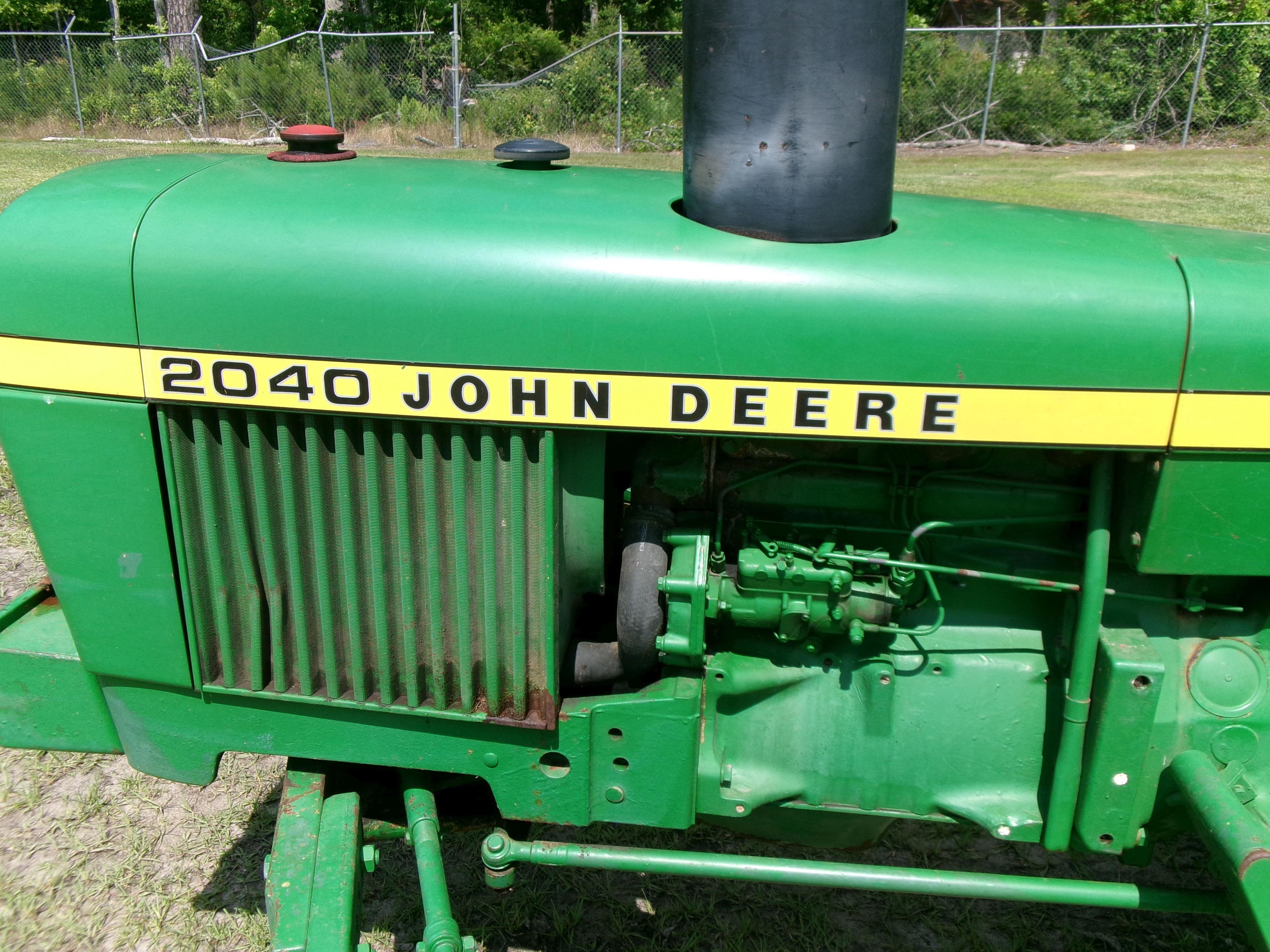 (0531)  JOHN DEERE 2040 ROPS TRACTOR