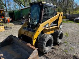 CAT #246B Diesel Diesel Rubber Tire Skid Steer, Hrs: 2,976, Turbo, Heat, Enclosed Cab, 72" Bucket