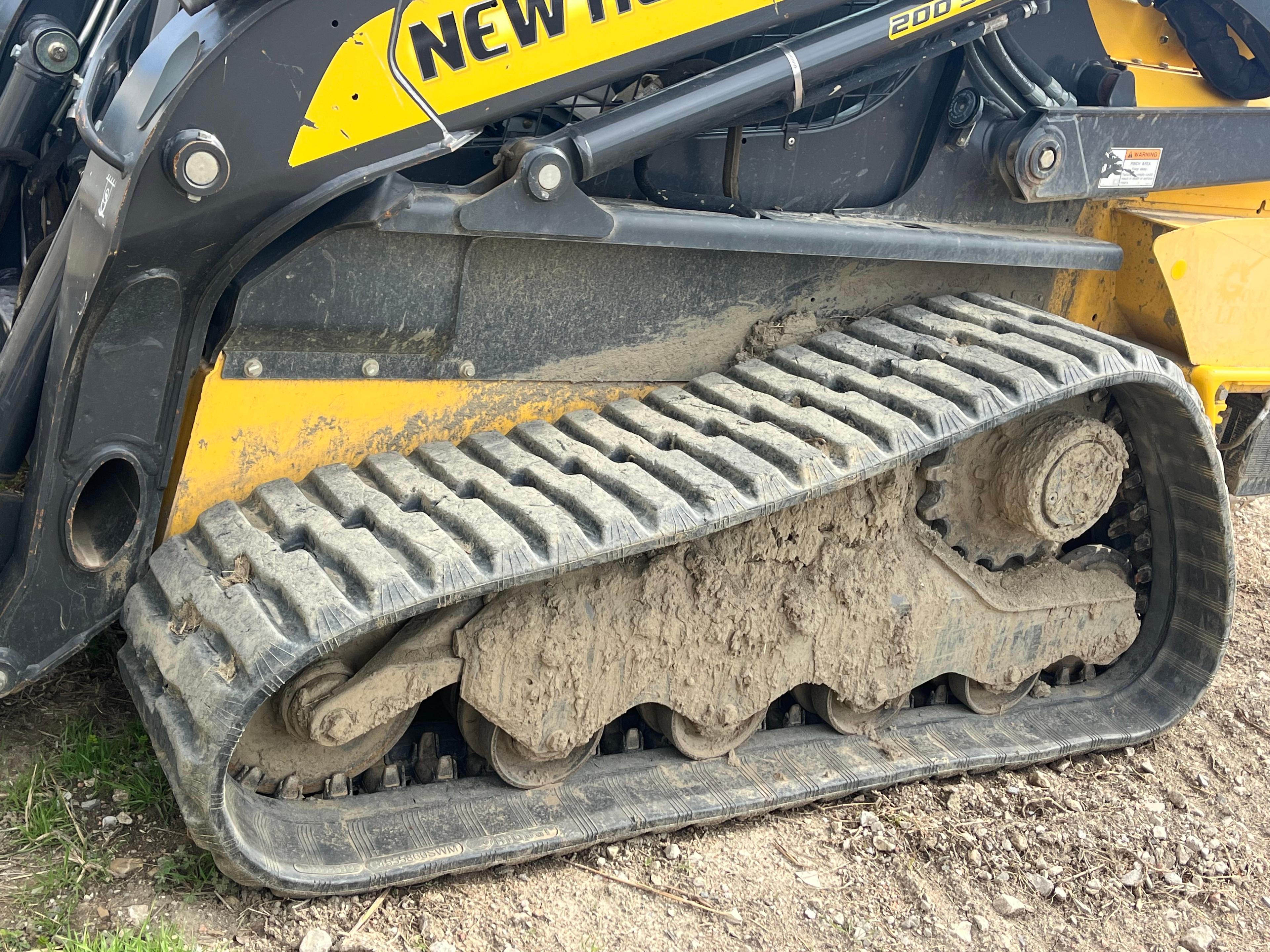 NH C237 TRACK SKID STEER LOADER