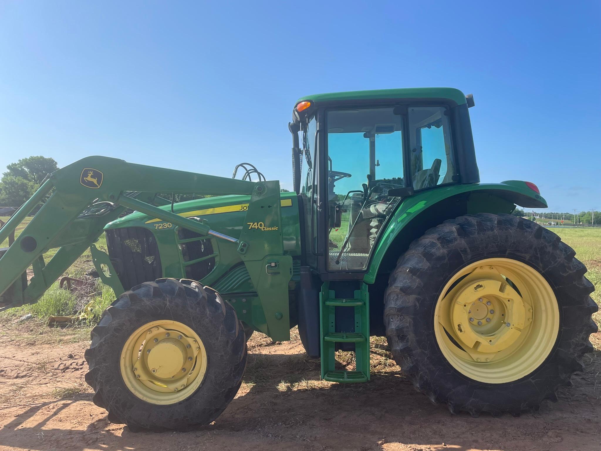 JD 7230 W/ LOADER