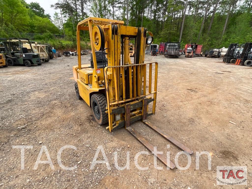 Hyster H40XLM 4000lb Diesel Forklift